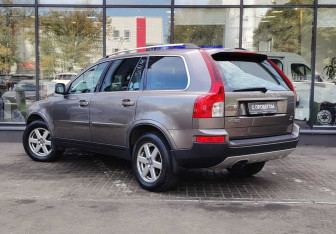 Подержанный автомобиль Volvo XC90 2008 года (6 фото)