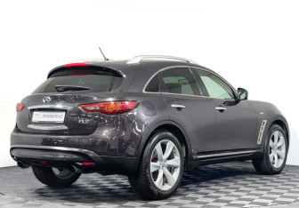 Подержанный автомобиль Infiniti FX 2009 года (5 фото)