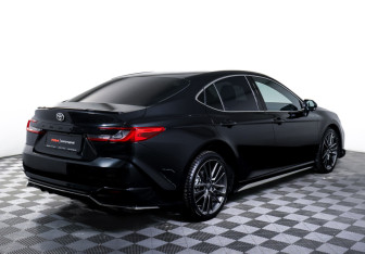 Подержанный автомобиль Toyota Camry Sedan 2025 года (5 фото)