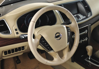 Подержанный автомобиль Nissan Teana 2011 года (13 фото)