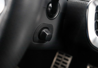 Подержанный автомобиль Hongqi E-HS9 2023 года (28 фото)