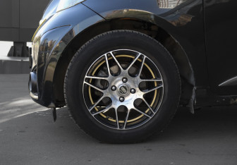 Подержанный автомобиль Toyota iQ 2009 года (17 фото)