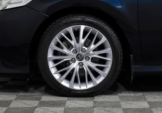 Подержанный автомобиль Toyota Camry Sedan 2019 года (8 фото)