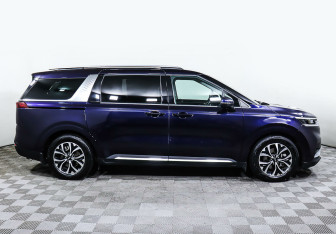 Подержанный автомобиль Kia Carnival 2021 года (4 фото)