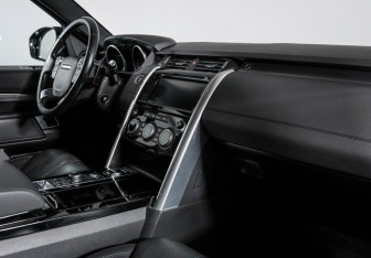Подержанный автомобиль Land Rover Discovery 2017 года (9 фото)