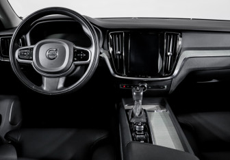 Подержанный автомобиль Volvo S60 2019 года (12 фото)