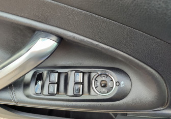Подержанный автомобиль Ford Mondeo Sedan 2014 года (15 фото)