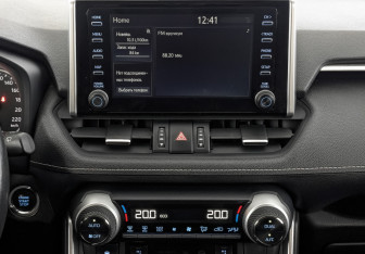 Подержанный автомобиль Toyota RAV4 2021 года (17 фото)