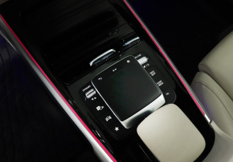 Подержанный автомобиль Mercedes-Benz GLB 2021 года (20 фото)