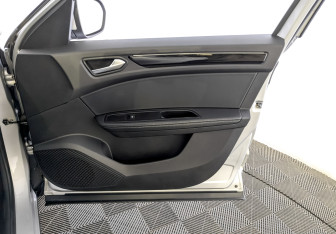 Подержанный автомобиль Renault Arkana 2019 года (24 фото)