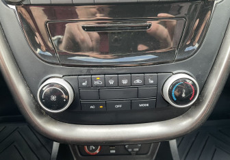 Подержанный автомобиль FAW Besturn X80 2017 года (15 фото)