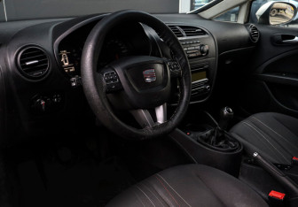 Подержанный автомобиль SEAT Leon Hatchback 2012 года (11 фото)