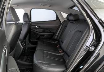 Подержанный автомобиль Hyundai Sonata 2022 года (18 фото)