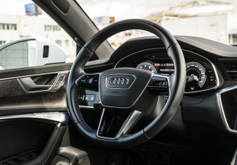 Подержанный автомобиль Audi A7 2020 года (11 фото)