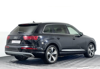 Подержанный автомобиль Audi Q7 2016 года (23 фото)