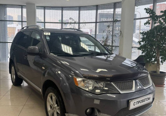 Подержанный автомобиль Mitsubishi Outlander 2007 года (3 фото)