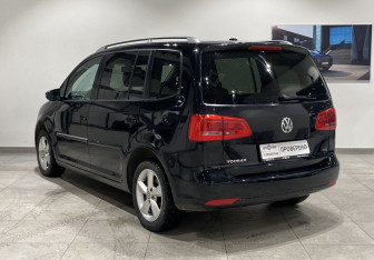 Подержанный автомобиль Volkswagen Touran 2013 года (7 фото)