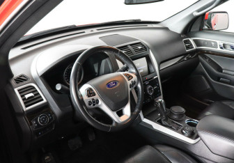 Подержанный автомобиль Ford Explorer 2013 года (6 фото)