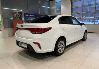 Подержанный автомобиль Kia Rio Sedan 2019 года (4 фото)