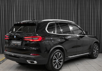 Подержанный автомобиль BMW X5 2021 года (4 фото)