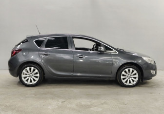 Подержанный автомобиль Opel Astra Hatchback 2011 года (4 фото)
