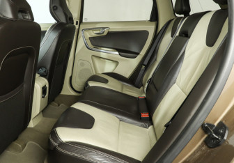 Подержанный автомобиль Volvo XC60 2012 года (10 фото)