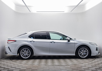 Подержанный автомобиль Toyota Camry Sedan 2019 года (4 фото)