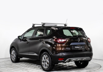 Подержанный автомобиль Renault Kaptur 2016 года (7 фото)