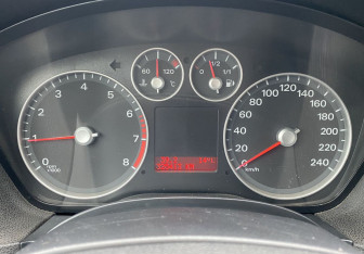 Подержанный автомобиль Ford Focus Sedan 2008 года (14 фото)