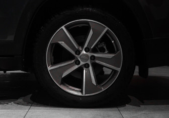 Подержанный автомобиль Geely Okavango 2024 года (25 фото)