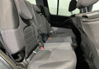 Подержанный автомобиль Nissan Pathfinder 2006 года (11 фото)