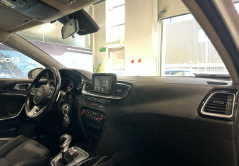Подержанный автомобиль Kia Ceed Hatchback 2018 года (10 фото)