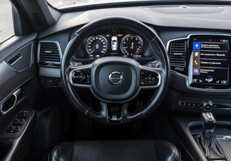 Подержанный автомобиль Volvo XC90 2017 года (10 фото)