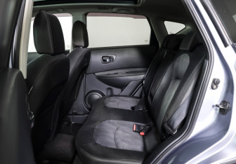 Подержанный автомобиль Nissan Qashqai 2010 года (11 фото)