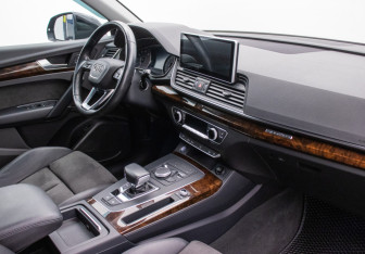 Подержанный автомобиль Audi Q5 2017 года (10 фото)