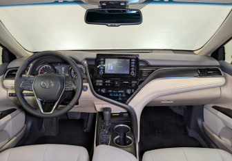 Подержанный автомобиль Toyota Camry Sedan 2023 года (14 фото)