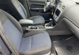 Подержанный автомобиль Ford Focus Sedan 2008 года (9 фото)