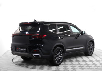 Подержанный автомобиль Chery Tiggo 8 2022 года (5 фото)