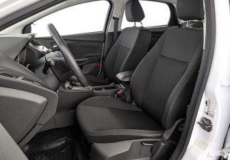 Подержанный автомобиль Ford Focus Sedan 2019 года (20 фото)