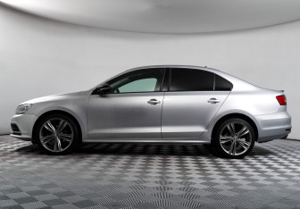 Подержанный автомобиль Volkswagen Jetta Sedan 2015 года (8 фото)
