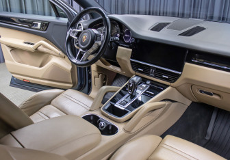 Подержанный автомобиль Porsche Cayenne 2018 года (11 фото)
