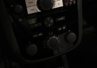 Подержанный автомобиль Opel Corsa 2013 года (14 фото)