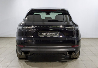 Подержанный автомобиль Porsche Cayenne 2018 года (16 фото)