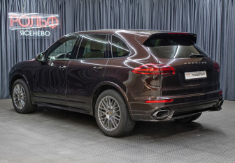 Подержанный автомобиль Porsche Cayenne 2015 года (7 фото)