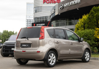 Подержанный автомобиль Nissan Note 2008 года (4 фото)