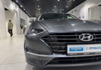 Подержанный автомобиль Hyundai Sonata 2020 года (9 фото)