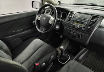 Подержанный автомобиль Nissan Tiida Sedan 2010 года (10 фото)