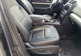 Подержанный автомобиль Ford Explorer 2017 года (10 фото)