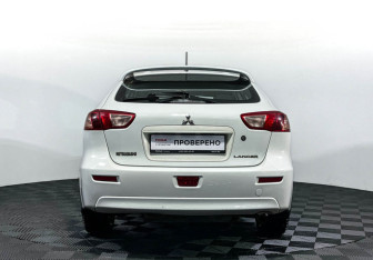 Подержанный автомобиль Mitsubishi Lancer Hatchback 2010 года (6 фото)