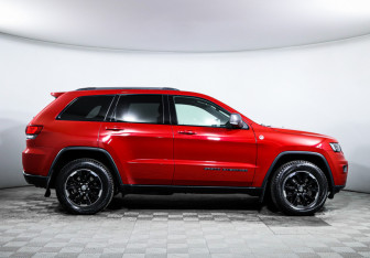 Подержанный автомобиль Jeep Grand Cherokee 2017 года (4 фото)